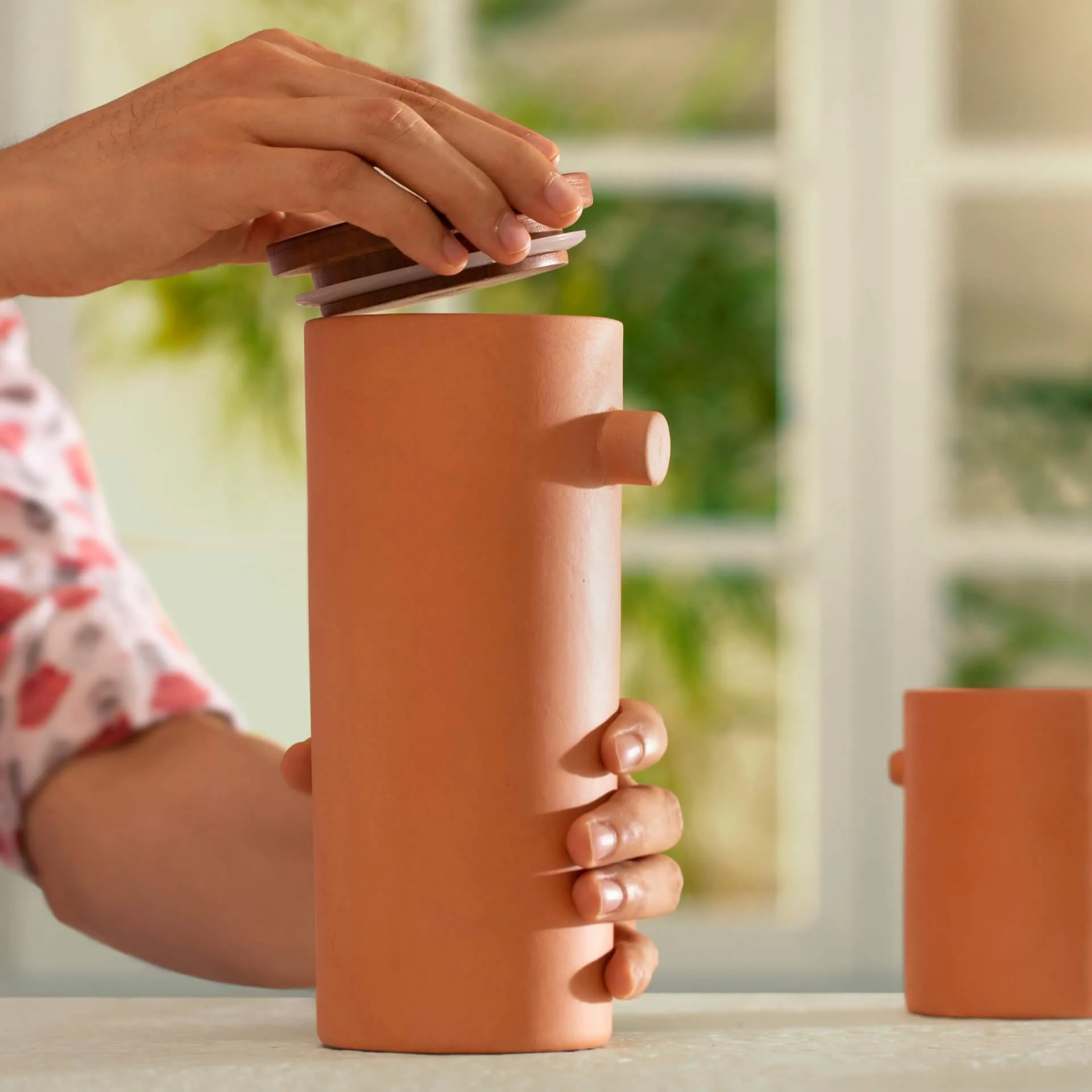 Knurl Terracotta Carafe with Wooden Lid